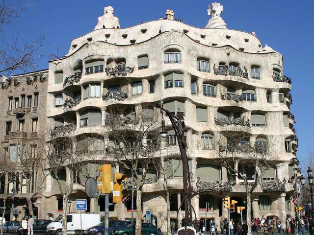 things to do in barcelona casa mila