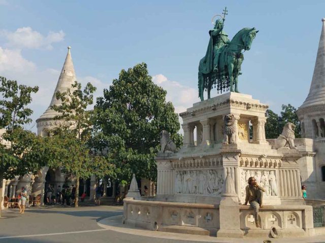things to do in budapest fishermans bastion