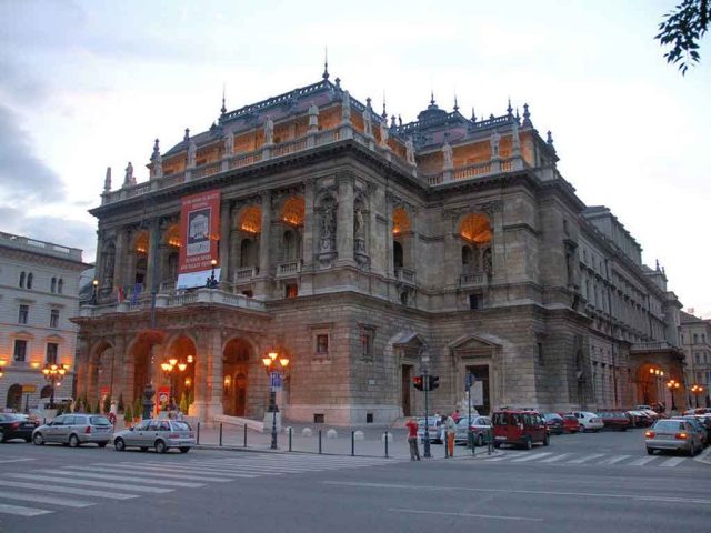 things to do in budapest hungarian state opera house