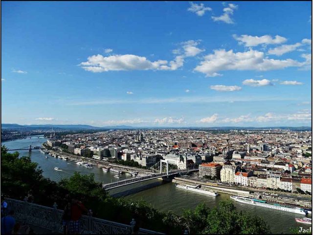 things to do in budapest gellert hill