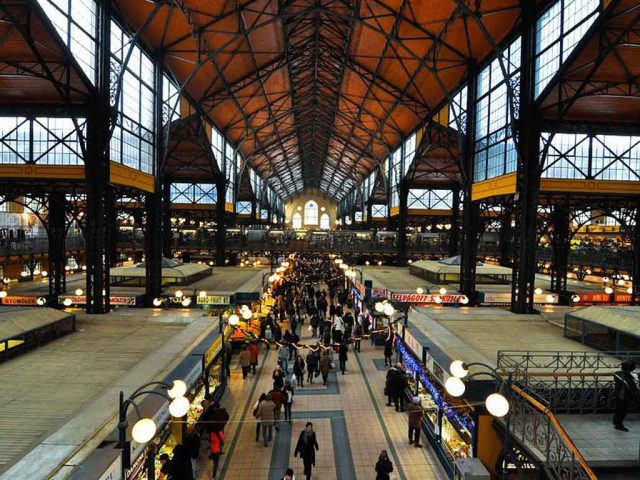 things to do in budapest central market hall