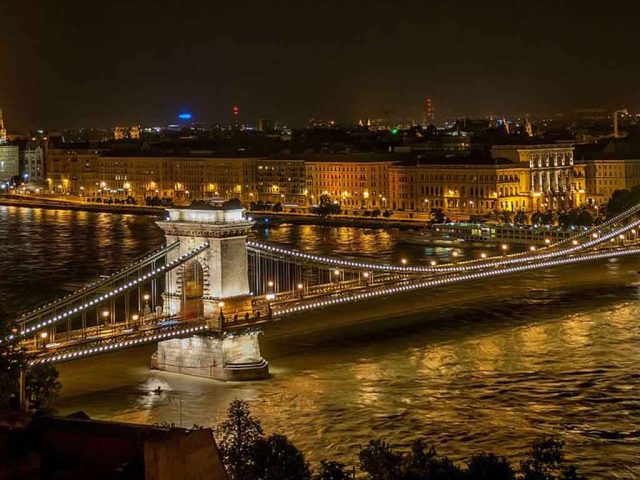 things to do in budapest chain bridge
