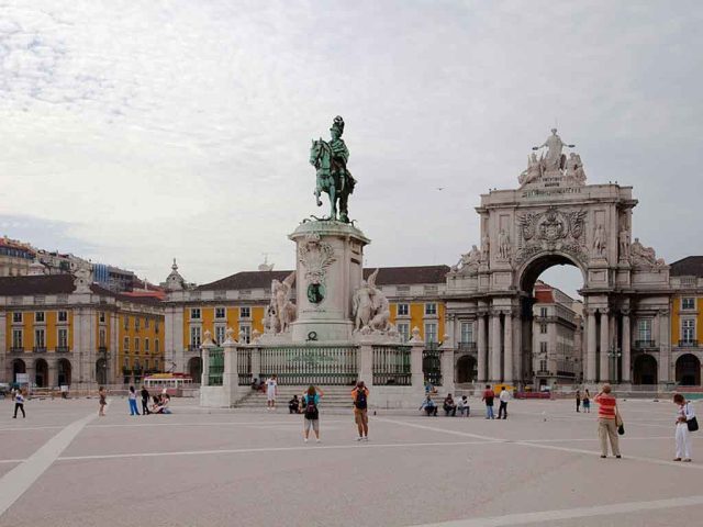 Lisbon Adventure: Praça do Comércio