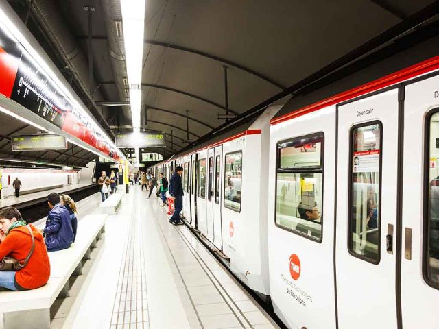 barcelona metro guide transferring lines