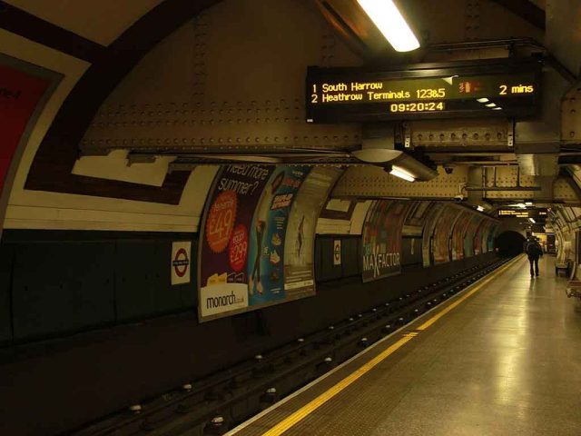 london underground guide transferring lines