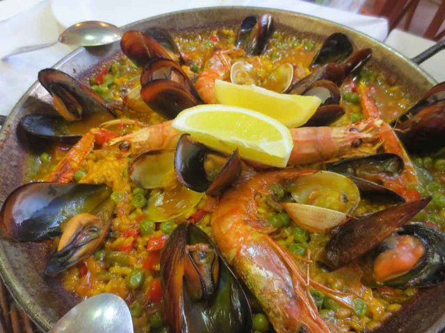 spanish food guide barcelona spain paella